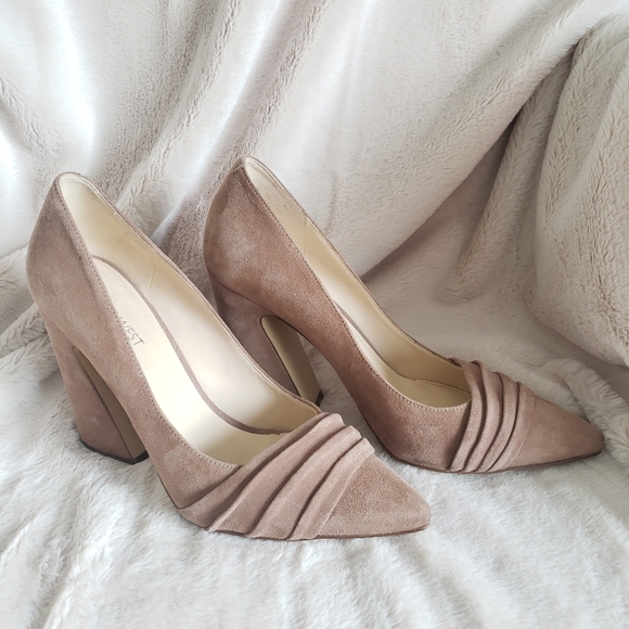 nine west holliman suede pump